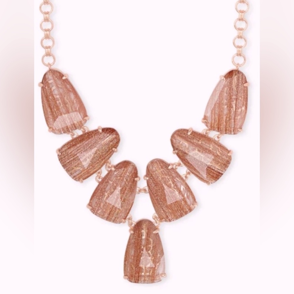 - NWT rose gold Kendra Scott Harlie necklace